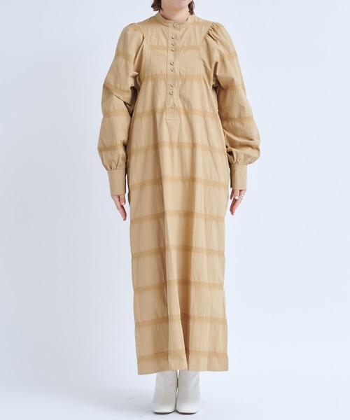 DouDou（ドゥドゥ）の「ボーダー織りパフギャザーワンピース（ワンピース・レディース・ブラック/ベージュ・FREE）」の14枚目の写真