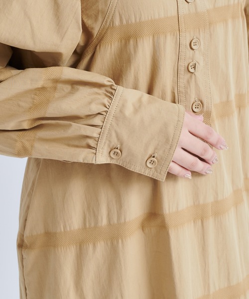 DouDou（ドゥドゥ）の「ボーダー織りパフギャザーワンピース（ワンピース・レディース・ブラック/ベージュ・FREE）」の19枚目の写真