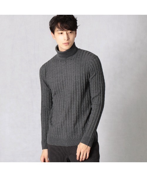 COMME CA MEN(コムサメン)の「タック×ケーブル タートルネックセーター(ニット/セーター・メンズ・ブラック/ホワイト/グレー/キャメル・MEDIUM/LARGE)」の4枚目の写真