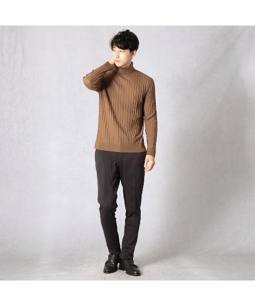 COMME CA MEN(コムサメン)の「タック×ケーブル タートルネックセーター(ニット/セーター・メンズ・ブラック/ホワイト/グレー/キャメル・MEDIUM/LARGE)」の5枚目の写真
