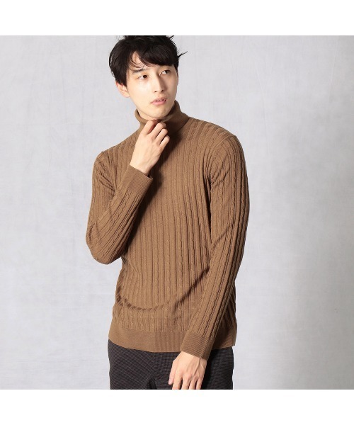 COMME CA MEN(コムサメン)の「タック×ケーブル タートルネックセーター(ニット/セーター・メンズ・ブラック/ホワイト/グレー/キャメル・MEDIUM/LARGE)」の6枚目の写真