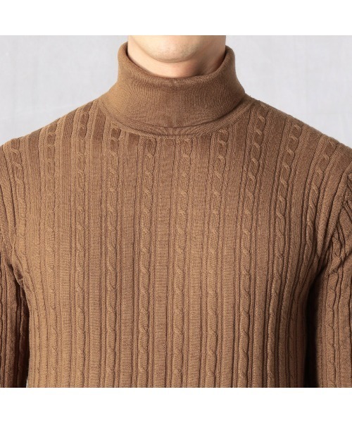 COMME CA MEN(コムサメン)の「タック×ケーブル タートルネックセーター(ニット/セーター・メンズ・ブラック/ホワイト/グレー/キャメル・MEDIUM/LARGE)」の9枚目の写真