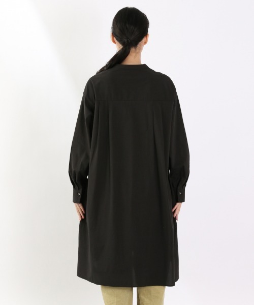 LOWRYS FARM(ローリーズファーム)の「バンドカラータックチュニック 922771(シャツ/ブラウス・レディース・ホワイト/ブラック/ブルー・FREE)」の10枚目の写真