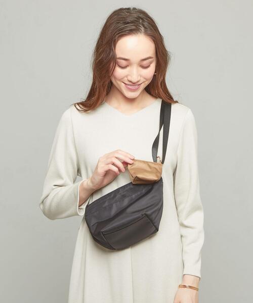 closet story(クローゼットストーリー)の「<closet story>ナイロン バイカラー ミニショルダーバッグ(ショルダーバッグ・レディース・ブラック/グレー・FREE)」の4枚目の写真