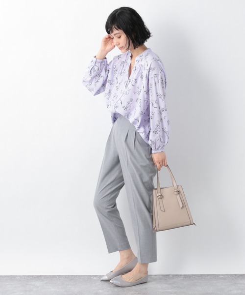 GLOBAL WORK（グローバルワーク）の「さらさらリラックスプリントブラウス/924444（シャツ/ブラウス・レディース・ライトベージュ/ブルー系その他7/ブラック系その他/ホワイト系その他3/ホワイト×ネイビー/パープル系その他2/ライトブルー/ブルー系その他6/ホワイト系その他2/ホワイト/ブルー系その他・MEDIUM/LARGE/SMALL）」の13枚目の写真