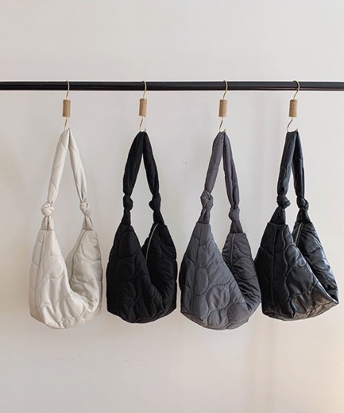 LAC-VERT(ラック・ヴェール)の「【大容量】キルティング中綿ビッグショルダーバッグ(ショルダーバッグ・レディース・ブラック/ホワイト/その他1/グレー/ベビーピンク/ライトブルー/ライトグリーン・FREE)」の15枚目の写真