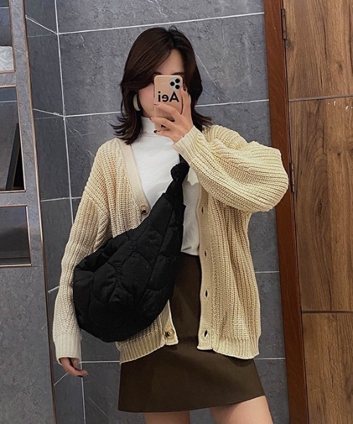 LAC-VERT(ラック・ヴェール)の「【大容量】キルティング中綿ビッグショルダーバッグ(ショルダーバッグ・レディース・ブラック/ホワイト/その他1/グレー/ベビーピンク/ライトブルー/ライトグリーン・FREE)」の14枚目の写真