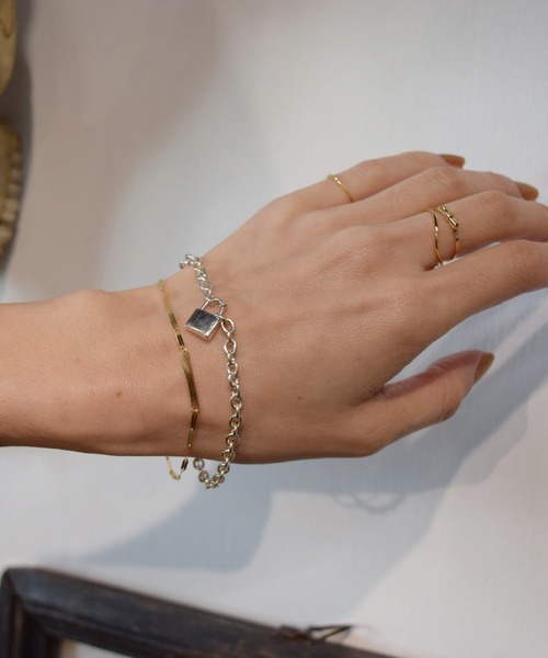 e.m. ゴールドブレスレット e.m.（イーエム）の「プレートスパングルチェーンブレスレット