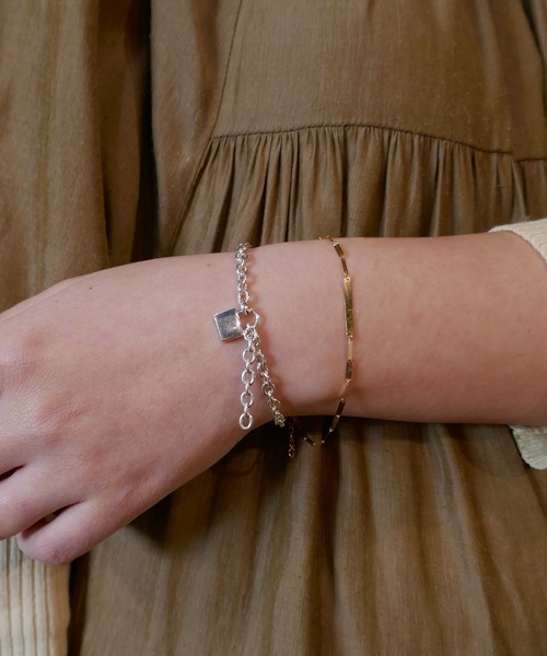 e.m. ゴールドブレスレット e.m.（イーエム）の「プレートスパングルチェーンブレスレット