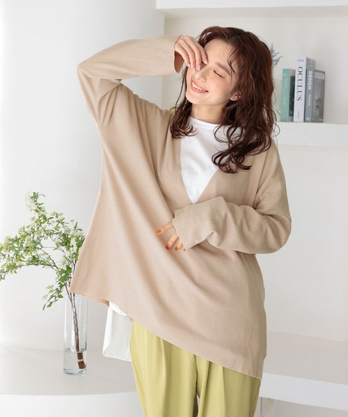 DONOBAN（ドノバン）の「華奢見え深Vニットソー [E]（ニット/セーター・レディース・ブラック/ベージュ/ピンク/イエロー/ミント・M）」の2枚目の写真