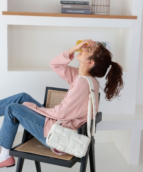 DONOBAN（ドノバン）の「華奢見え深Vニットソー [E]（ニット/セーター・レディース・ブラック/ベージュ/ピンク/イエロー/ミント・M）」の7枚目の写真