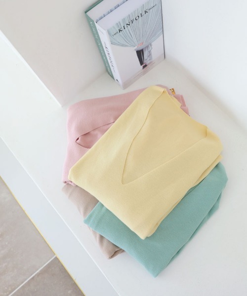 DONOBAN（ドノバン）の「華奢見え深Vニットソー [E]（ニット/セーター・レディース・ブラック/ベージュ/ピンク/イエロー/ミント・M）」の9枚目の写真