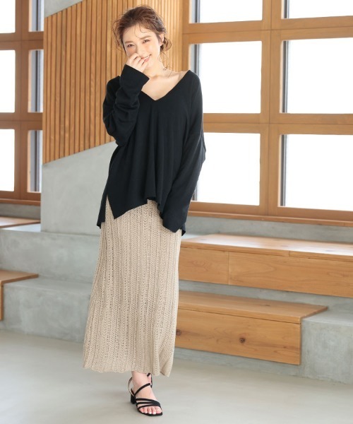 DONOBAN（ドノバン）の「華奢見え深Vニットソー [E]（ニット/セーター・レディース・ブラック/ベージュ/ピンク/イエロー/ミント・M）」の10枚目の写真