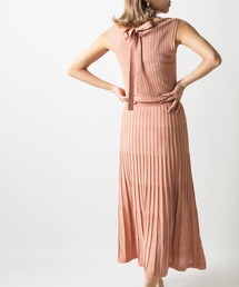 プリーツニットスカートのシルエットが綺麗なサマーニットワンピース