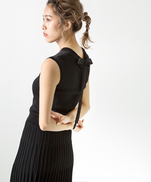 MILLION CARATS(ミリオンカラッツ)の「プリーツニットスカートのシルエットが綺麗なサマーニットワンピース(ワンピース・レディース・ピンク/ブラック/ブラウン・FREE)」の2枚目の写真