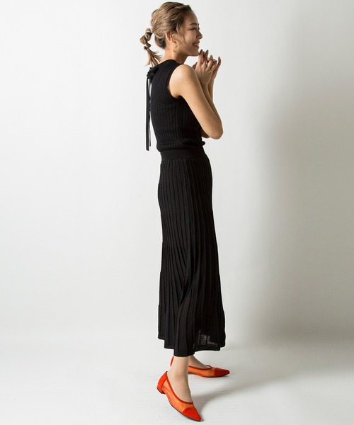 MILLION CARATS(ミリオンカラッツ)の「プリーツニットスカートのシルエットが綺麗なサマーニットワンピース(ワンピース・レディース・ピンク/ブラック/ブラウン・FREE)」の14枚目の写真