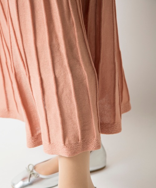 MILLION CARATS(ミリオンカラッツ)の「プリーツニットスカートのシルエットが綺麗なサマーニットワンピース(ワンピース・レディース・ピンク/ブラック/ブラウン・FREE)」の5枚目の写真