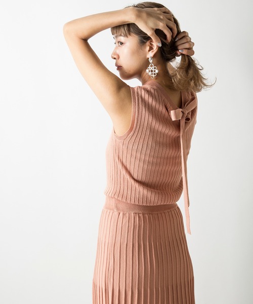 MILLION CARATS(ミリオンカラッツ)の「プリーツニットスカートのシルエットが綺麗なサマーニットワンピース(ワンピース・レディース・ピンク/ブラック/ブラウン・FREE)」の8枚目の写真