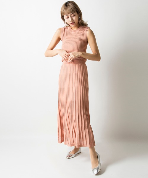 MILLION CARATS(ミリオンカラッツ)の「プリーツニットスカートのシルエットが綺麗なサマーニットワンピース(ワンピース・レディース・ピンク/ブラック/ブラウン・FREE)」の18枚目の写真