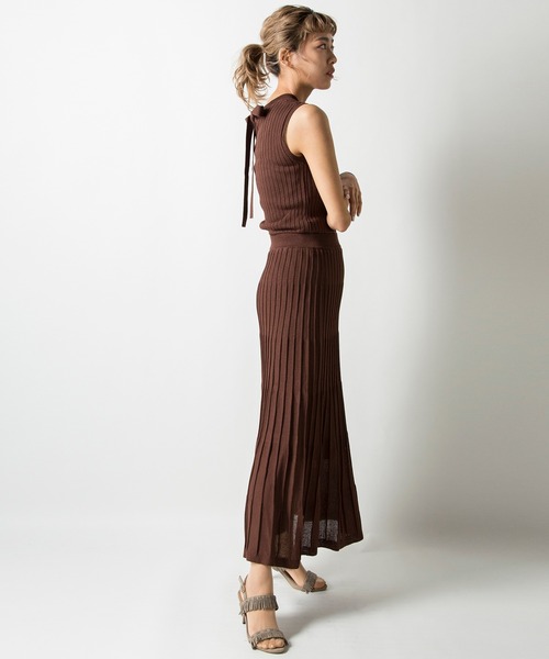 MILLION CARATS(ミリオンカラッツ)の「プリーツニットスカートのシルエットが綺麗なサマーニットワンピース(ワンピース・レディース・ピンク/ブラック/ブラウン・FREE)」の6枚目の写真