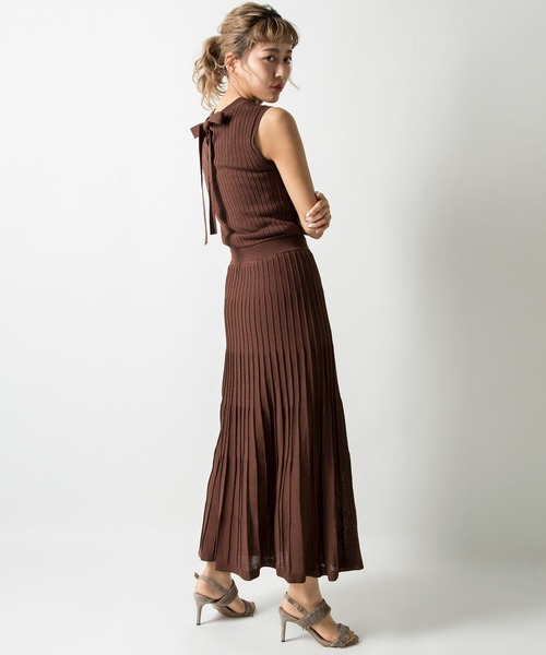 MILLION CARATS(ミリオンカラッツ)の「プリーツニットスカートのシルエットが綺麗なサマーニットワンピース(ワンピース・レディース・ピンク/ブラック/ブラウン・FREE)」の22枚目の写真