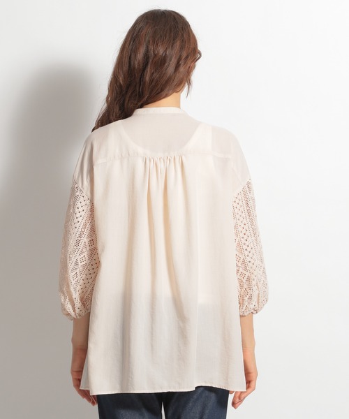 niko and（ニコアンド）の「袖レーススタンドネックブラウス