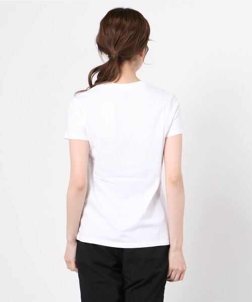 Levi's（リーバイス）の「THE PERFECT TEE NEW LOGO II WHITE+（Tシャツ/カットソー・レディース・マルチ・S/M/L/XS）」の2枚目の写真