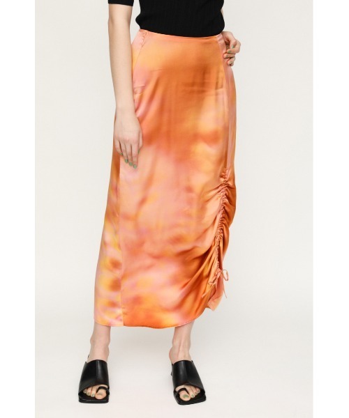 SLY(スライ)の「DAZED DYE SATIN SHIRRING SK サテン シャーリング スカート(スカート・レディース・イエロー系その他/オレンジ系その他・2/1)」の8枚目の写真