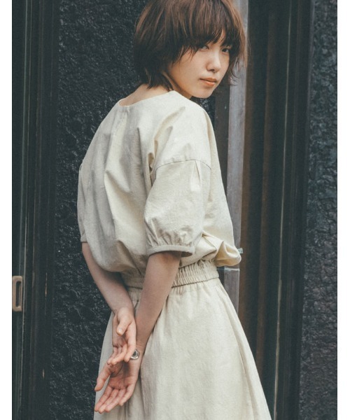 Re:EDIT(リエディ)の「ストレッチコットンボリュームスリーブショートブラウス(シャツ/ブラウス・レディース・アイボリー/モカ/ブルー・LARGE/MEDIUM)」の16枚目の写真