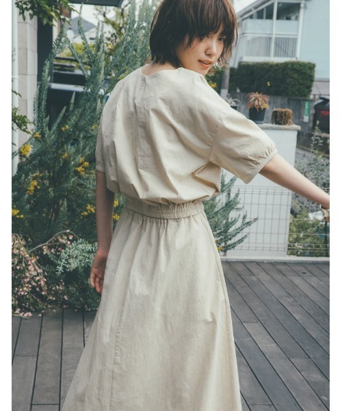 Re:EDIT(リエディ)の「ストレッチコットンボリュームスリーブショートブラウス(シャツ/ブラウス・レディース・アイボリー/モカ/ブルー・LARGE/MEDIUM)」の19枚目の写真