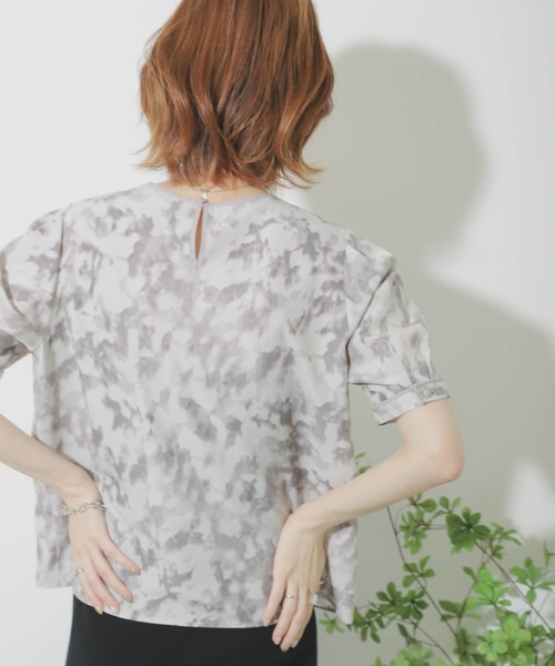 SENSE OF PLACE by URBAN RESEARCH（センスオブプレイスバイアーバンリサーチ）の「マーブルパイピングタックブラウス（シャツ/ブラウス・レディース・アイボリー/グレー・ONE）」の6枚目の写真