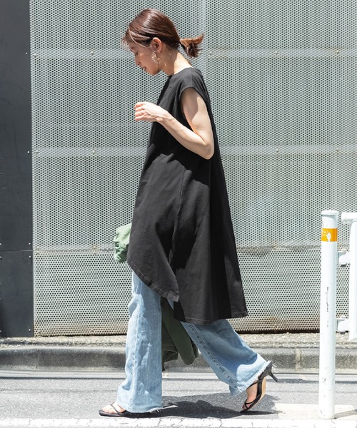 coca(coca)(コカ)の「アシンメトリーヘムノースリワンピ(Tシャツ/カットソー・レディース・ホワイト/ブラック・M/L)」の2枚目の写真