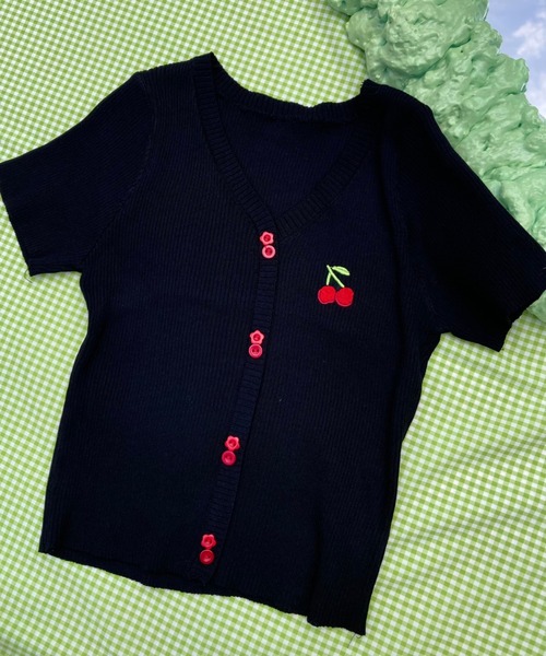 WC（ダブル シー）の「チェリー半袖フェイクカーディガン（カーディガン/ボレロ・レディース・ホワイト/ブラック・FREE）」の2枚目の写真