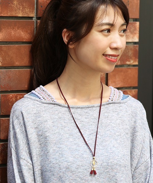 チチカカ（チチカカ）の「ムーン＆サンタッセルネックレス（ネックレス・レディース・イエロー/ワインレッド・FREE）」の5枚目の写真