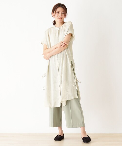 SHOO・LA・RUE(シューラルー)の「◆バンドカラースリットシャツワンピース(ワンピース・レディース・ブラック/ダークグリーン/アイボリー/ブラウン系その他2・00)」の2枚目の写真