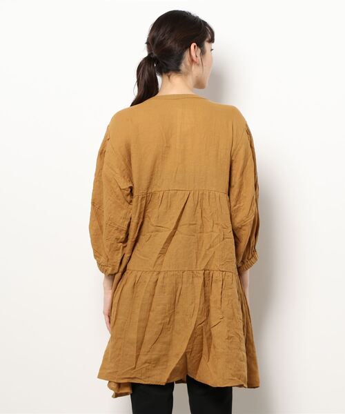 Samansa Mos2（サマンサ モスモス）の「柄アソート後ろティアードチュニック（シャツ/ブラウス・レディース・チャコール/マスタード/ベージュ/カーキ/ボルドー・ﾌﾘ-）」の6枚目の写真