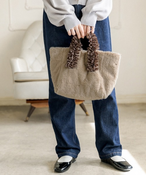 OLIVE des OLIVE(オリーブデオリーブ)の「ファートート(トートバッグ・レディース・ダークベージュ・FREE)」の2枚目の写真