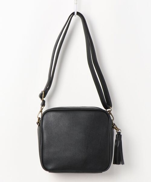 Samansa Mos2（サマンサ モスモス）の「タッセル付ラウンドショルダー（ショルダーバッグ・レディース・ブラック/ブラウン/グリーン・ﾌﾘ-）」の2枚目の写真