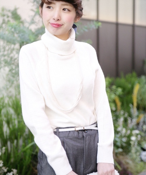 Chico（チコ）の「タートルニット長袖PO（ニット/セーター・レディース・サーモンピンク/グレー/ブラック/ホワイト・FREE）」の2枚目の写真