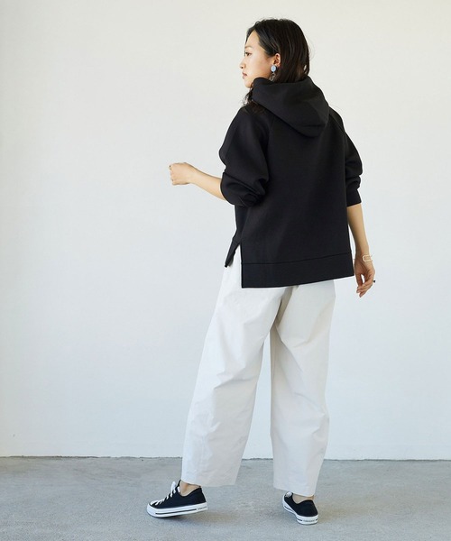 NICOLE white（ニコルホワイト）の「ダンボールフードプルオーバー（パーカー・レディース・ブラック/オフホワイト/サックスブルー・FREE）」の12枚目の写真