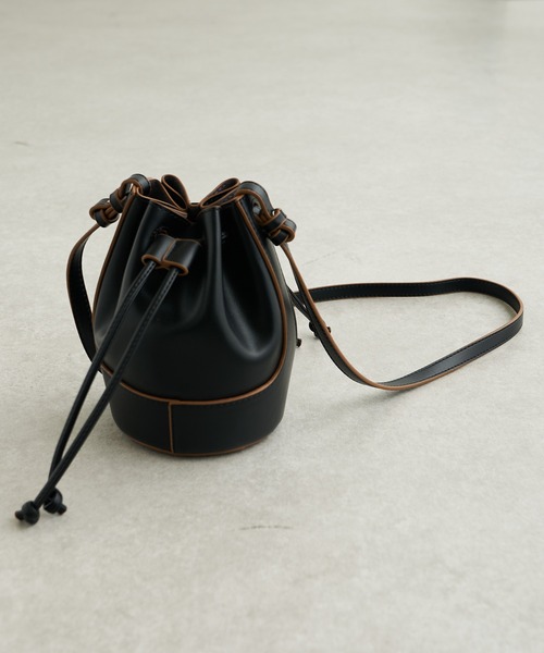 Lui's（ルイス）の「巾着バケツバッグ（ショルダーバッグ・レディース・ブラック/ベージュ/アイボリー・FREE）」の3枚目の写真