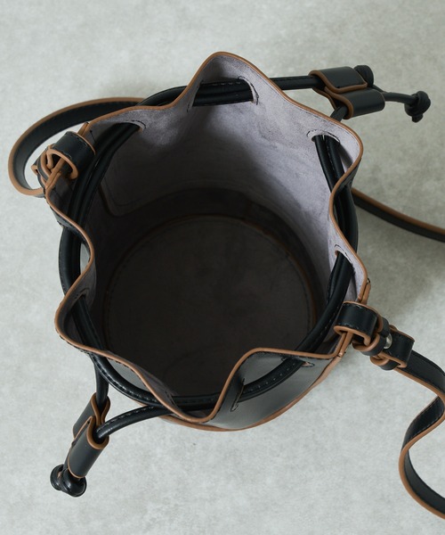 Lui's（ルイス）の「巾着バケツバッグ（ショルダーバッグ・レディース・ブラック/ベージュ/アイボリー・FREE）」の5枚目の写真