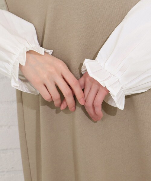 SHOO・LA・RUE(シューラルー)の「◆袖ボリューム切り替えワンピース(ワンピース・レディース・ベージュ系その他2/ブラック系4/グレー系4・02/03/04)」の8枚目の写真