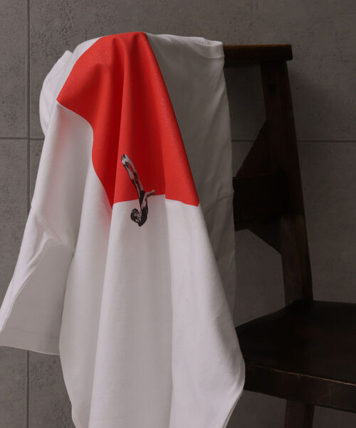 GLOSTER（グロスター）の「【RICHARD VERGEZ/リチャード・ヴェルゲス】コラージュアートTシャツ（Tシャツ/カットソー・メンズ・ホワイト系その他/ホワイト系その他2/ホワイト系その他3/ホワイト系その他4/ブラック系その他/ブラック系その他4/ブラック系その他2/ブラック系その他3・MEDIUM/LARGE）」の2枚目の写真