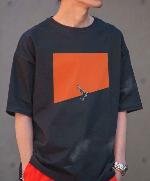 GLOSTER（グロスター）の「【RICHARD VERGEZ/リチャード・ヴェルゲス】コラージュアートTシャツ（Tシャツ/カットソー・メンズ・ホワイト系その他/ホワイト系その他2/ホワイト系その他3/ホワイト系その他4/ブラック系その他/ブラック系その他4/ブラック系その他2/ブラック系その他3・MEDIUM/LARGE）」の5枚目の写真