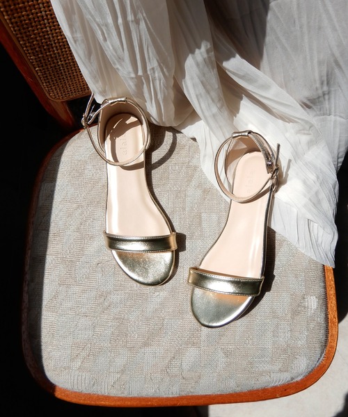 alala(アララ)の「メタリックベタサンダル(サンダル・レディース・シルバー/ゴールド/ガンメタ・M/LL/S/L)」の3枚目の写真