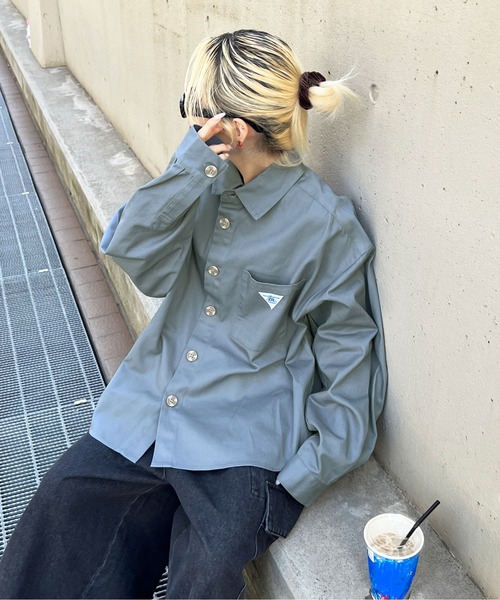 PairPair(ペアペア)の「刺繍入りBIGシャツ(ユニセックス)(シャツ/ブラウス・レディース・サックスブルー/ライトベージュ・フリー)」の2枚目の写真