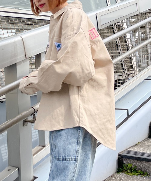 PairPair(ペアペア)の「刺繍入りBIGシャツ(ユニセックス)(シャツ/ブラウス・レディース・サックスブルー/ライトベージュ・フリー)」の6枚目の写真