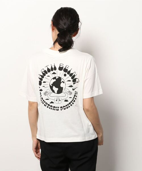NIKE（ナイキ）の「ナイキ NIKE ナイキ ウィメンズ NSW アース デイ S/S Tシャツ（Tシャツ/カットソー・レディース・オフホワイト/ブラック・S/M/L/XL）」の6枚目の写真