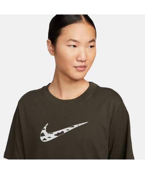NIKE（ナイキ）の「ナイキ NIKE ナイキ ウィメンズ NSW アース デイ S/S Tシャツ（Tシャツ/カットソー・レディース・オフホワイト/ブラック・S/M/L/XL）」の4枚目の写真